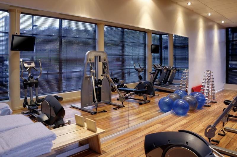 Отель Courtyard By Marriott Paris Saint Denis Экстерьер фото