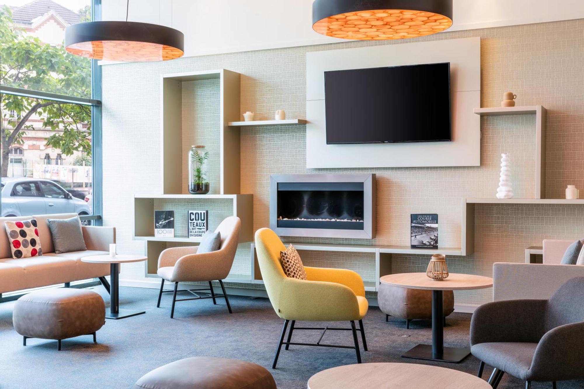 Отель Courtyard By Marriott Paris Saint Denis Экстерьер фото