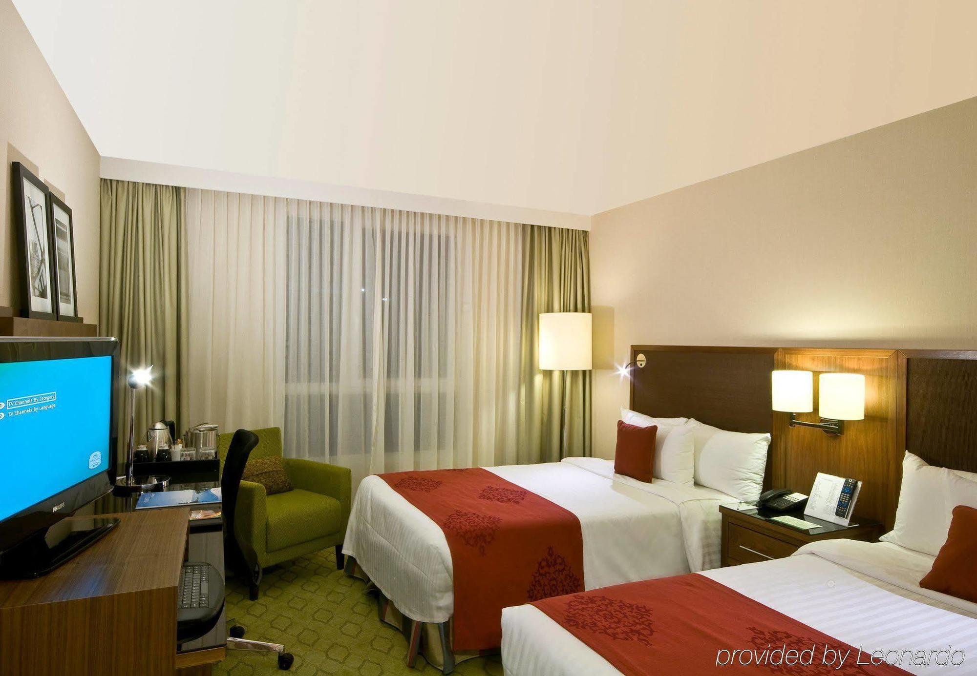Отель Courtyard By Marriott Paris Saint Denis Номер фото