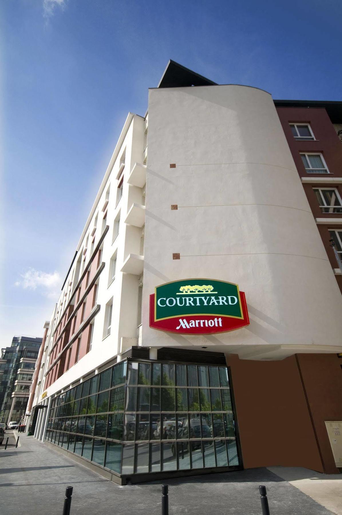 Отель Courtyard By Marriott Paris Saint Denis Экстерьер фото