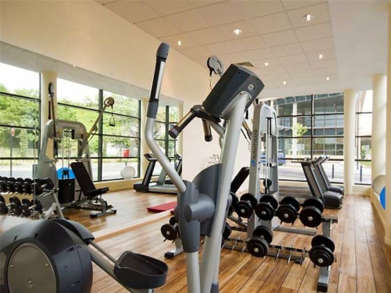 Отель Courtyard By Marriott Paris Saint Denis Экстерьер фото
